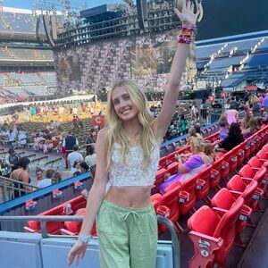 Meet your Posher, Ella